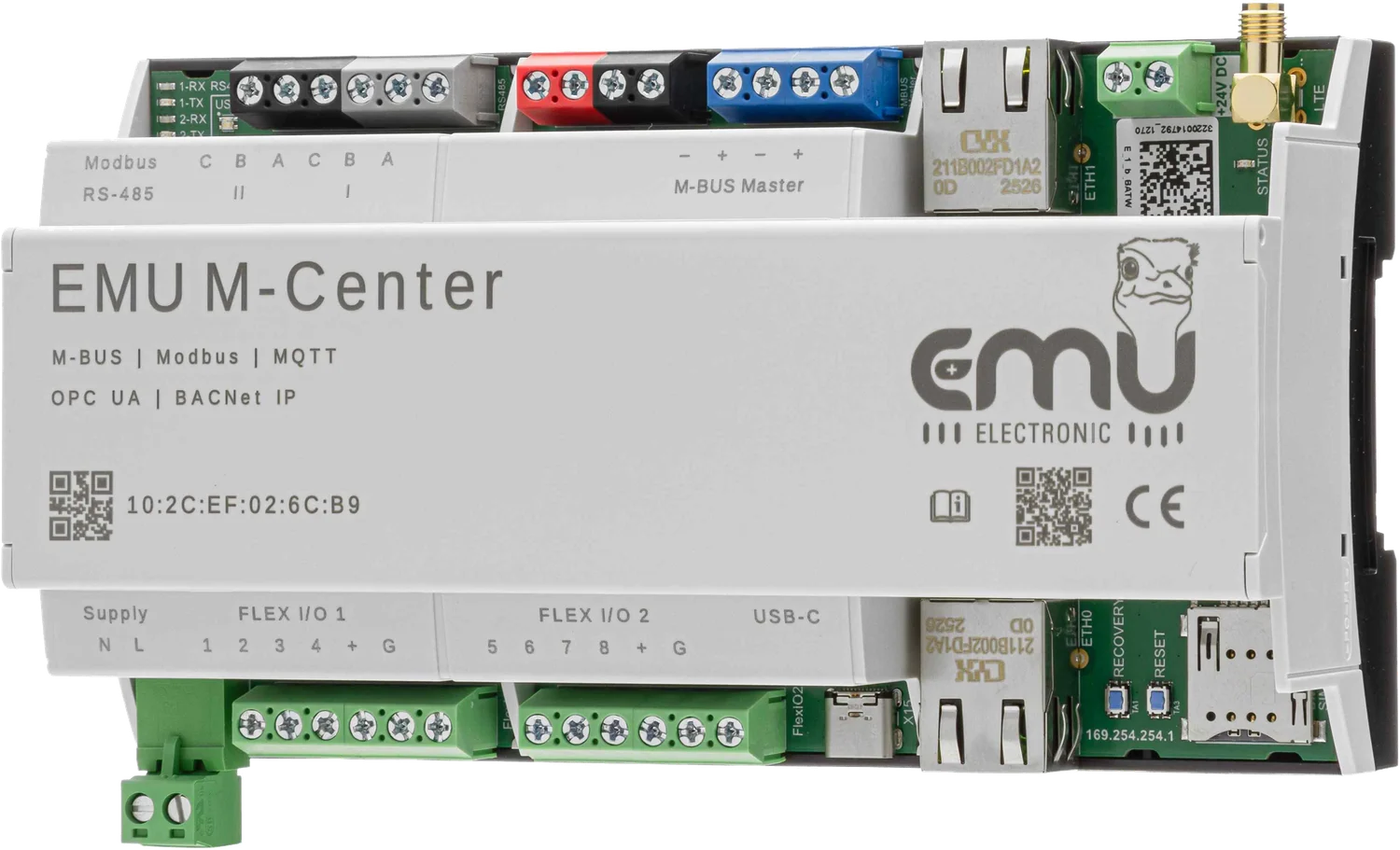 EMU M-Center in der aktuellen Ausführung auf der DIN-Schiene, mit Klemmen für RS-485, M-Bus-Master, Flex-I/O, Ethernet und LTE-Antenne